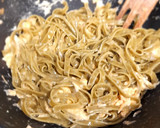 Foto del paso 6 de la receta: Tallarines de espinacas a la carbonara con gambas (Sin sal)