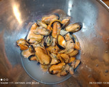 Foto del paso 2 de la receta: Filetes de gallineta con velouté de mejillones