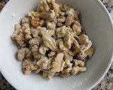 Foto del paso 1 de la receta: Pastel bizcochado exquisito con frutas escarchadas y nueces para mamá