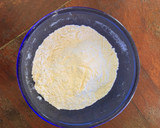 Foto del paso 3 de la receta: Torta invertida de manzanas y peras
