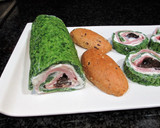 Foto del paso 10 de la receta: Rollito de espinaca con relleno de queso, jamón dulce y ciruelas pasas