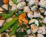 A picture of step 5 of Sausage bake with veg.