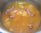 Foto del paso 5 de la receta Costillas adobadas guisadas con patatas, guisantes y zanahorias