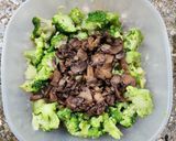 Foto del paso 4 de la receta: 🍄🍄‍🟫🥦Tarta de brócoli y champiñones con masa de polenta #singluten 🥦🍄‍🟫🍄