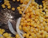 Foto langkah ke 2 dari resep Corn cream soup.