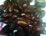 Foto langkah ke 4 dari resep Kurma isi almond lapis coklat praktis(kuis moncok).
