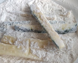 Foto del paso 3 de la receta: Palitos de calabacín en tempura a la miel
