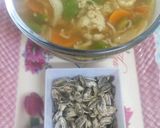 A picture of step 5 of Clear vegetables noodle soup.