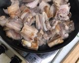 Hình bước làm 2 của món Thịt ba rọi rang hành