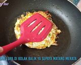 Foto langkah ke 8 dari resep Telur ceplok bakwan sayur.