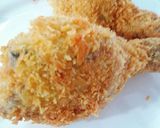 Hình bước làm 1 của món Đùi Gà Rán KFC