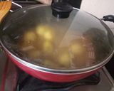 A picture of step 3 of Roasted baby potatoes gravy.