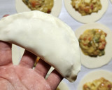 Foto del paso 8 de la receta: 🥟🧀🥕🧅🫑 Empanadas de vegetales y queso - Zapallito, cebolla, morrón y zanahoria - #Sintacc 🫑🧅🥕🧀🥟