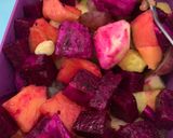 Foto langkah ke 3 dari resep Salad Buah Naga Sederhana.