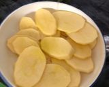 Foto del paso 3 de la receta Salmón al eneldo, con salsa verde claro y patatas panadera aromatizadas con ajo