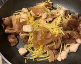 รูปขั้นตอนการทำที่ 2 ของ ไก่ผัดขิง