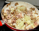Foto del paso 4 de la receta: Coliflor salteada con calamares