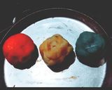 A picture of step 3 of Delicious tasty tricolour ladoo.