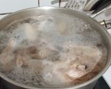 Foto langkah ke 1 dari resep Sop Ayam Kembang Tahu.