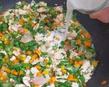 Foto langkah ke 3 dari resep Martabak Ayam Sayur.