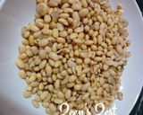 A picture of step 1 of Bhatmas Sadeko/Nepali Soybean Salad.
