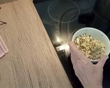 Foto del paso 3 de la receta: Gallina guisada con bechamel receta típica de Galicia