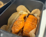 Foto del paso 2 de la receta: Salmón con miel y salsa de soja en Freidora de Aire