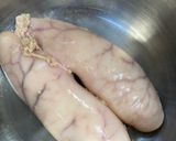 A picture of step 2 of Spaghetti hake roe (huevas de merluza espaguetis).