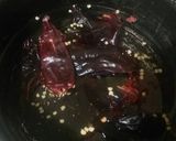 Foto del paso 2 de la receta: Chicharrón con nopales en chile rojo
