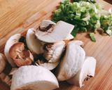 Hình bước làm 2 của món 🌱 Canh Chua Bắp Chuối & Nấm Chay (Vegan)