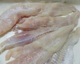 Foto del paso 1 de la receta: Espirales de merluza rellenos con panceta