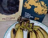 A picture of step 1 of Banana date shake.