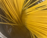 Foto del paso 1 de la receta: Espaguetis con auténtica carbonara italiana ¡sin nata! 🇮🇹