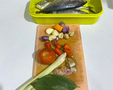 Foto langkah ke 1 dari resep Ikan Kembung Kuah Kuning.