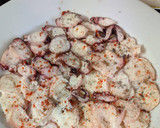 Foto del paso 3 de la receta: Carpaccio de pulpo dos aliños