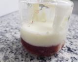 Foto del paso 1 de la receta: Yogur hecho con kéfir con frutillas coco y pasas de uva