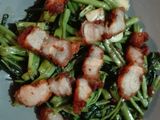 ผัดผักบุ้งหมูกรอบ