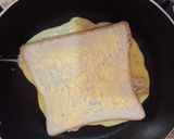 Foto langkah ke 5 dari resep Roti John Sederhana.