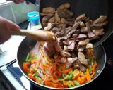 Foto del paso 7 de la receta: Guisado de carnes con pita árabe