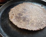 A picture of step 4 of Ragi flour bhakri (nachni chi bhakri with brinjal bharta).