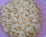 A picture of step 1 of Tofette pasta with peppers.