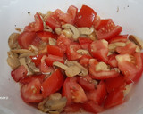 Foto del paso 3 de la receta: Ensalada de champiñones y tomate