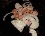 Foto del paso 2 de la receta: Salchicha de cerdo con patata, tomates cherry y bocadillo de queso