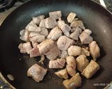 Foto del paso 1 de la receta: Arroz meloso con setas, magra y espárragos trigueros. (paella)
