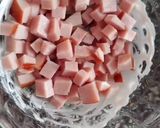 Фото кроку 2 до Салат с ветчиной, 🧀 и грибочками.