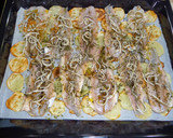Foto del paso 3 de la receta: Lirios con patatas al horno