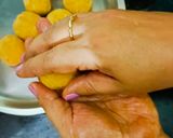 A picture of step 6 of Panjiri Laddu recipe from flour and gram flour.