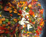 Foto del paso 3 de la receta: Chuletas en salsa a la jardinera