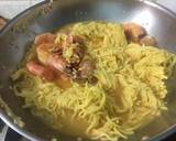 Seafood Noodle Soup / White Hokkien Mee recipe step 3 photo