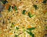 Foto langkah ke 3 dari resep Mie goreng pipih.